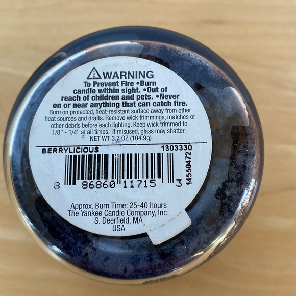 Yankee candle berrylicious 3.7 ounces candle new with lid - Picture 6 of 6